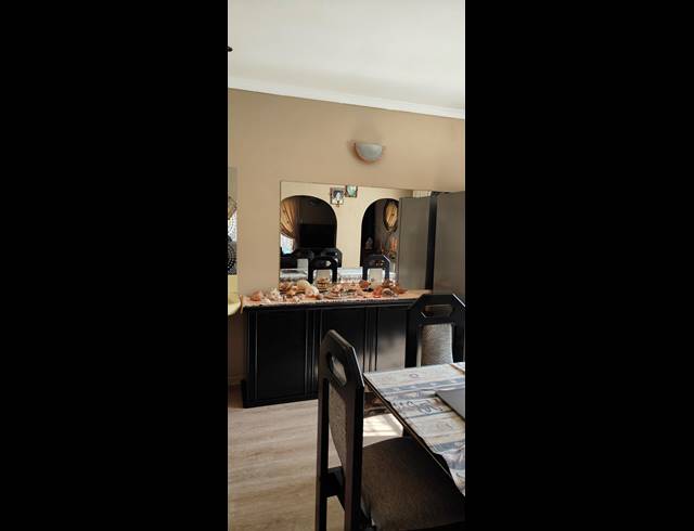 3 BEDROOM HOUSE FOR SALE IN LENNOXTON